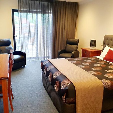 שפרטון Addison Motor Inn מראה חיצוני תמונה