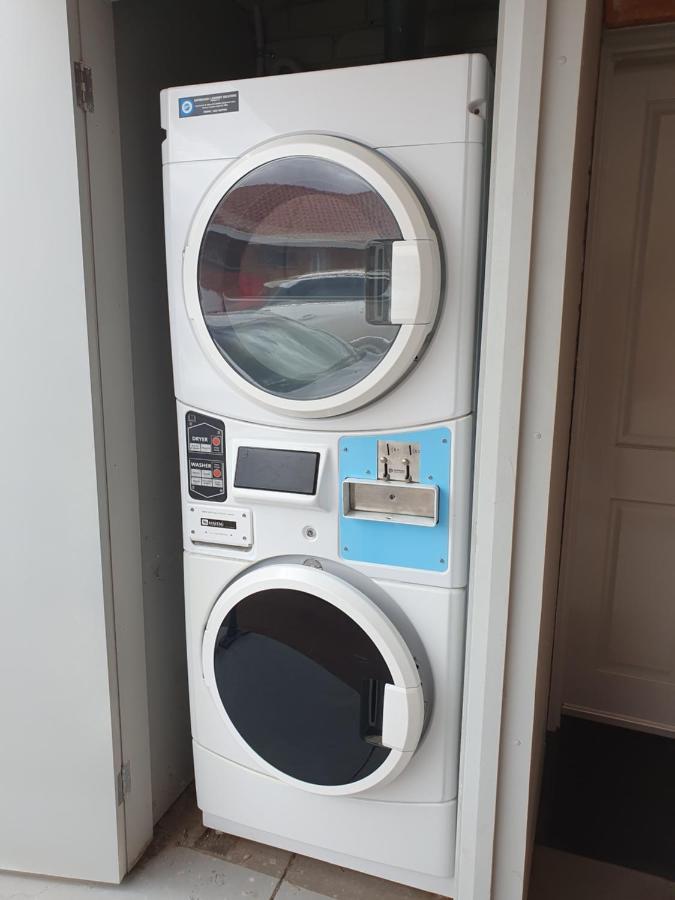 שפרטון Addison Motor Inn מראה חיצוני תמונה