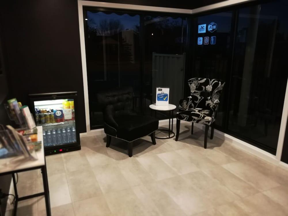 שפרטון Addison Motor Inn מראה חיצוני תמונה