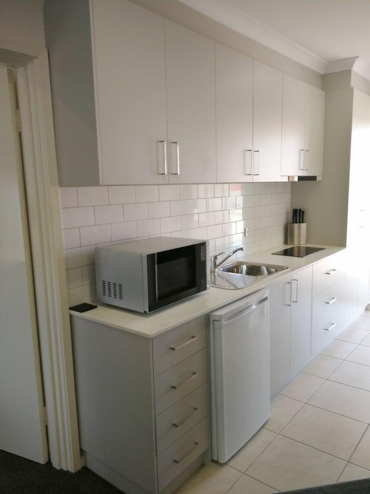 שפרטון Addison Motor Inn מראה חיצוני תמונה