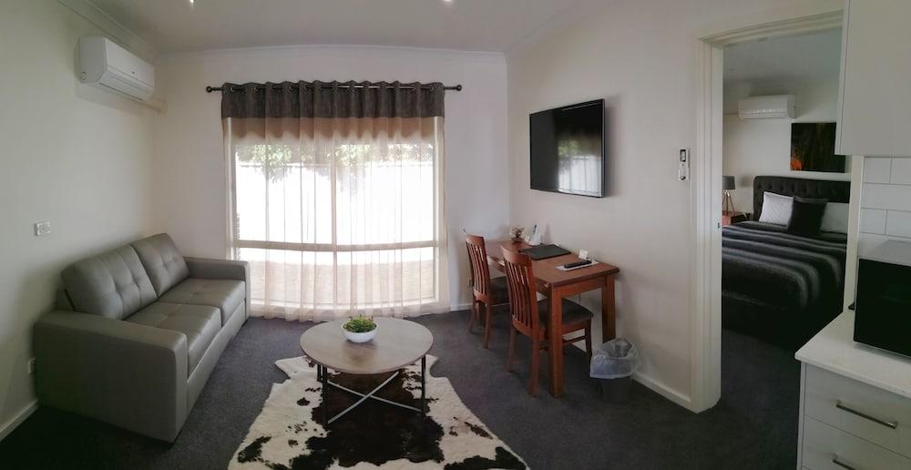 שפרטון Addison Motor Inn מראה חיצוני תמונה